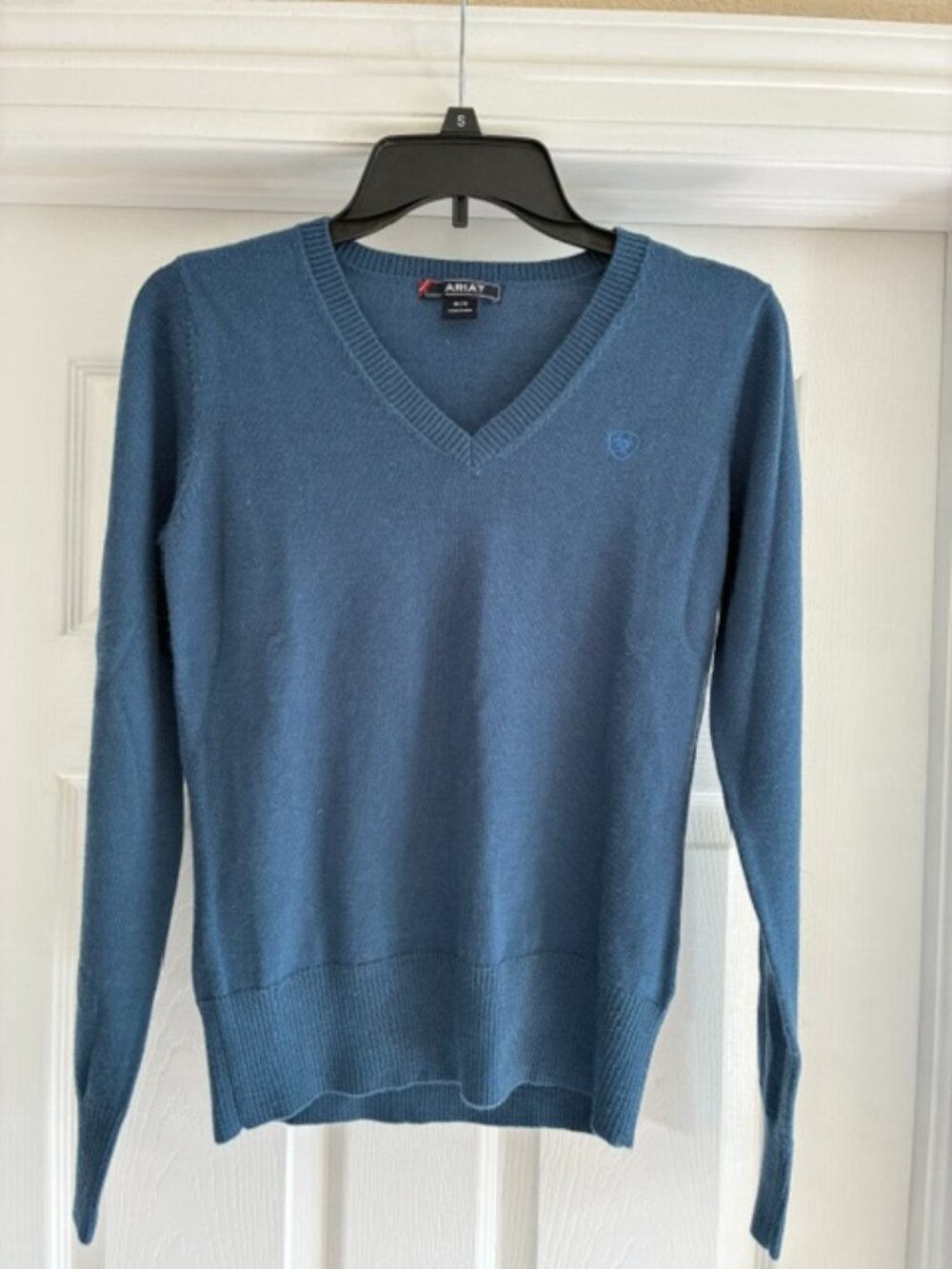 Ariat Ramiro Blue Merino Wool Blend V-Neck Sweater Size Medium Equestrian
